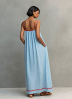 Nora · Vestido azul fluido con bolsillos