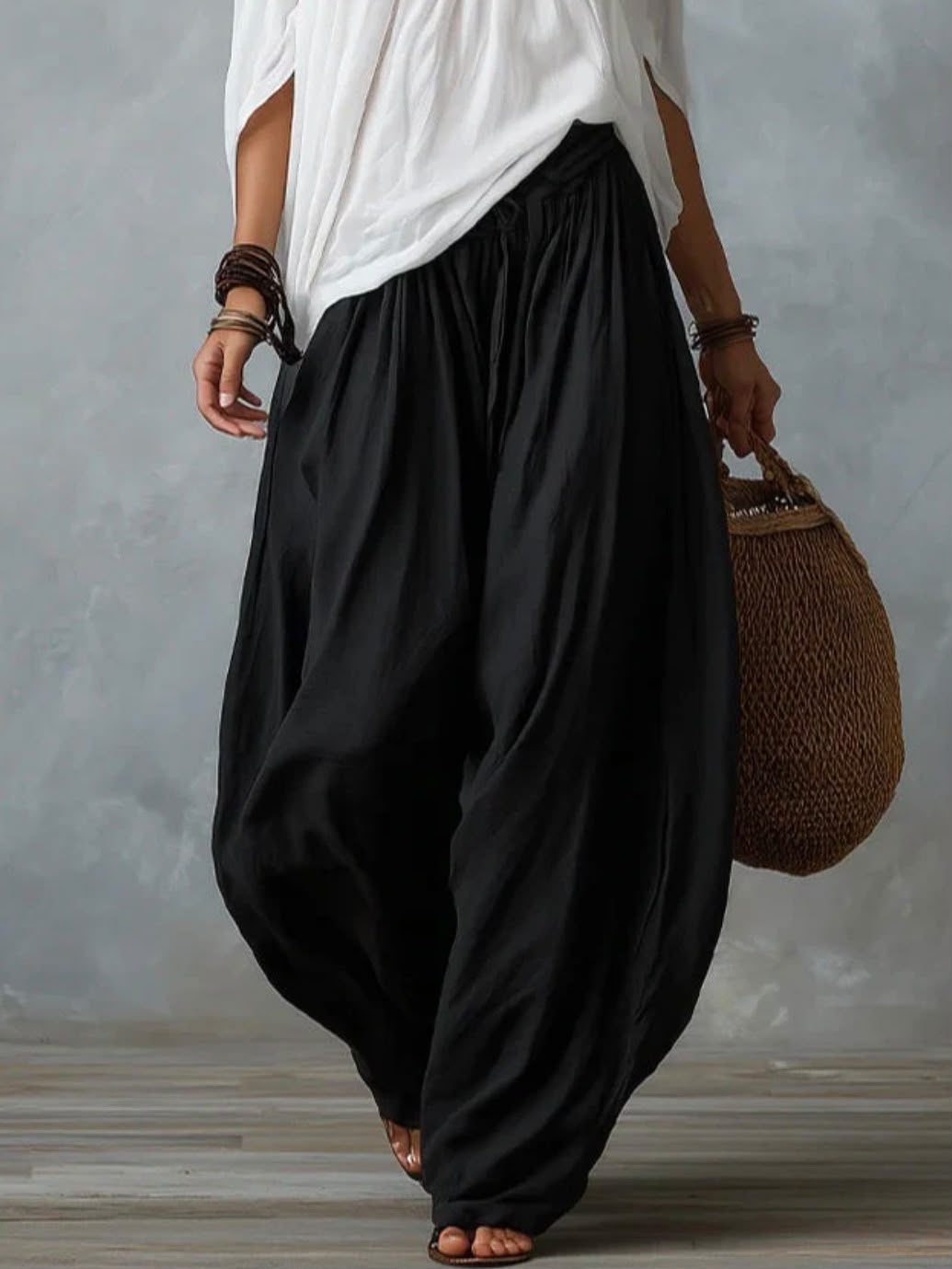 Mara • Conjunto blusa blanca hombros descubiertos y pantalón palazzo negro