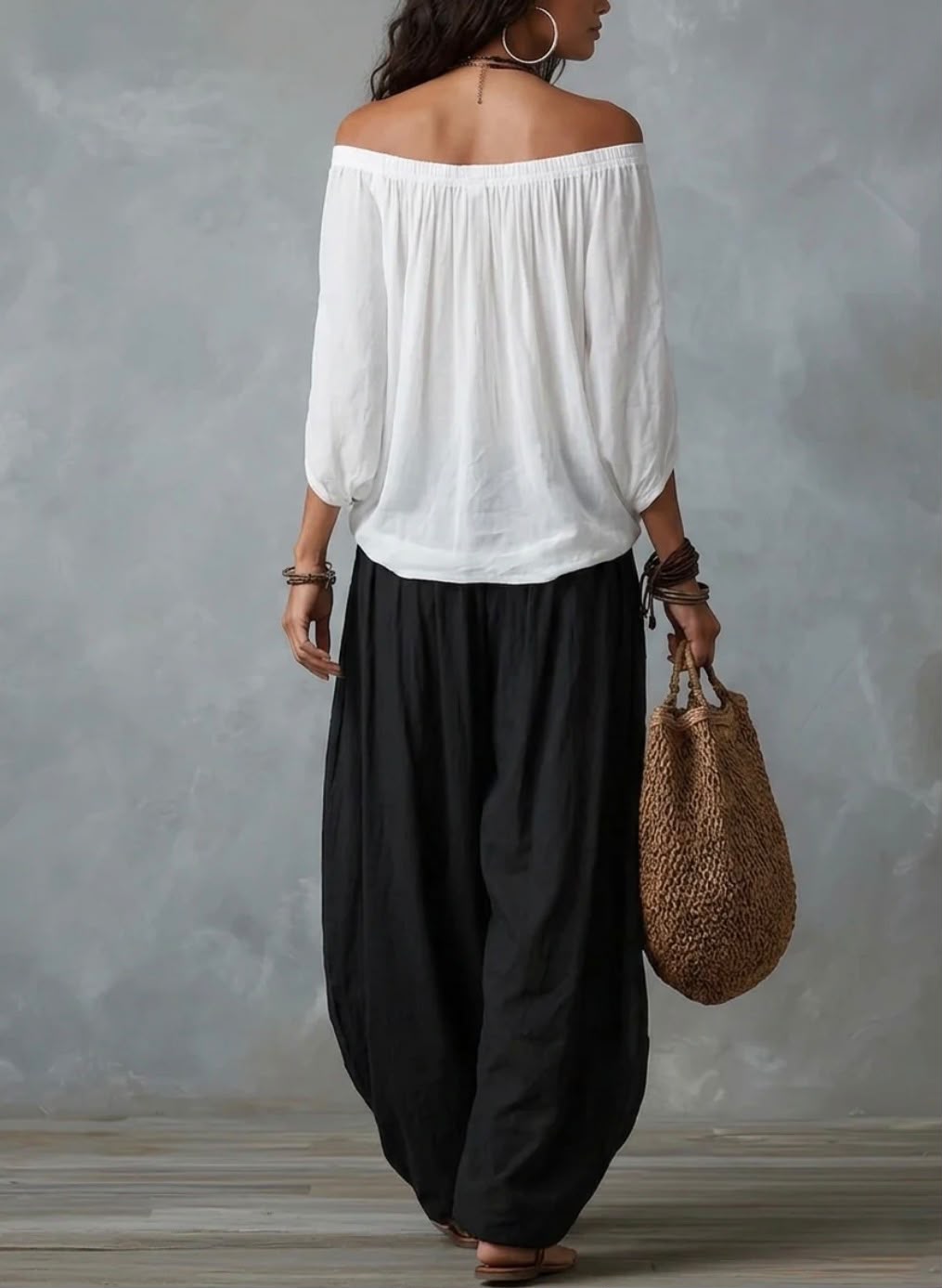 Mara • Conjunto blusa blanca hombros descubiertos y pantalón palazzo negro