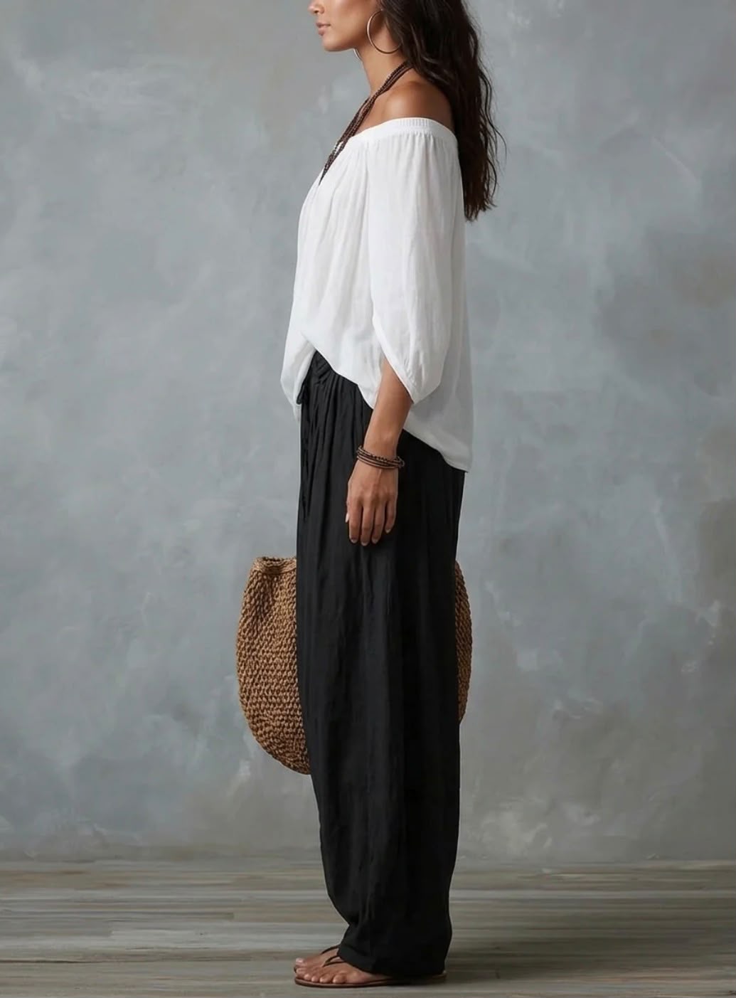 Mara • Conjunto blusa blanca hombros descubiertos y pantalón palazzo negro
